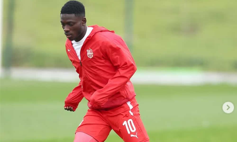 Ahoua akabidhiwa jezi namba 10 CR Belouizdad.